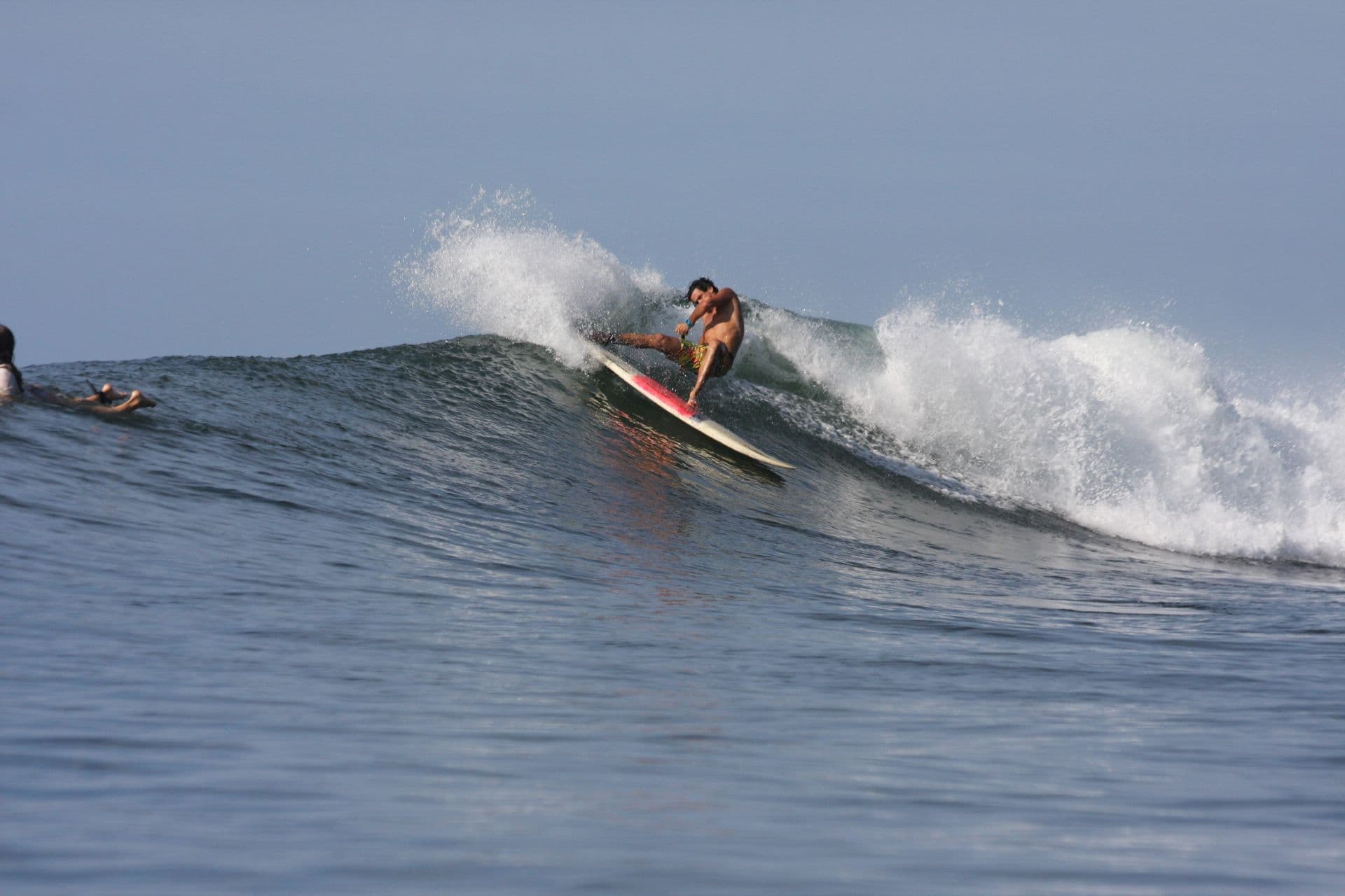 Ultimate El Salvador Surf Guide: Seasons, Right-Hand Points & Wave Meteorology