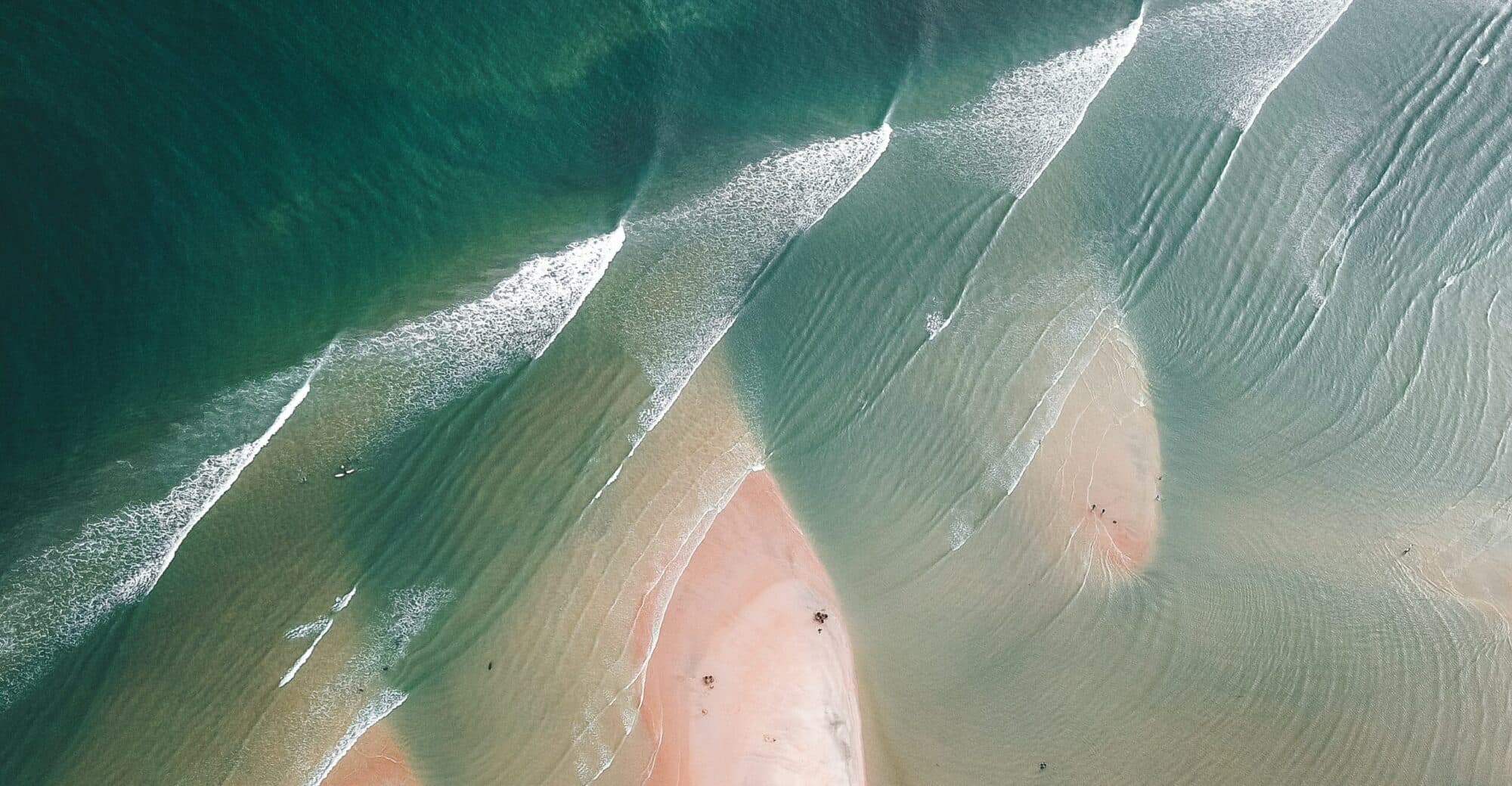 Explore 1,000+ Spots: Your Interactive Global Surf Map.